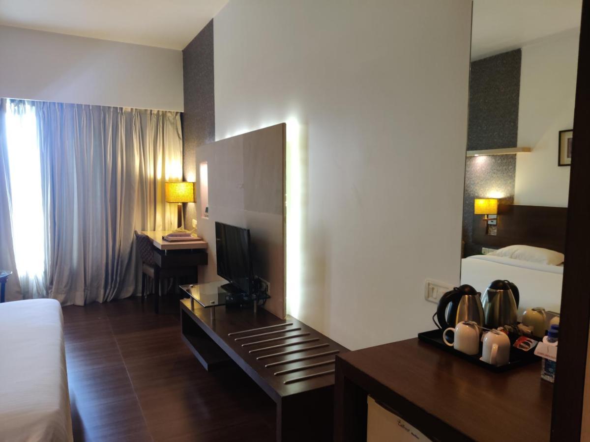 Hotel Satkar Residency Thane Exteriör bild