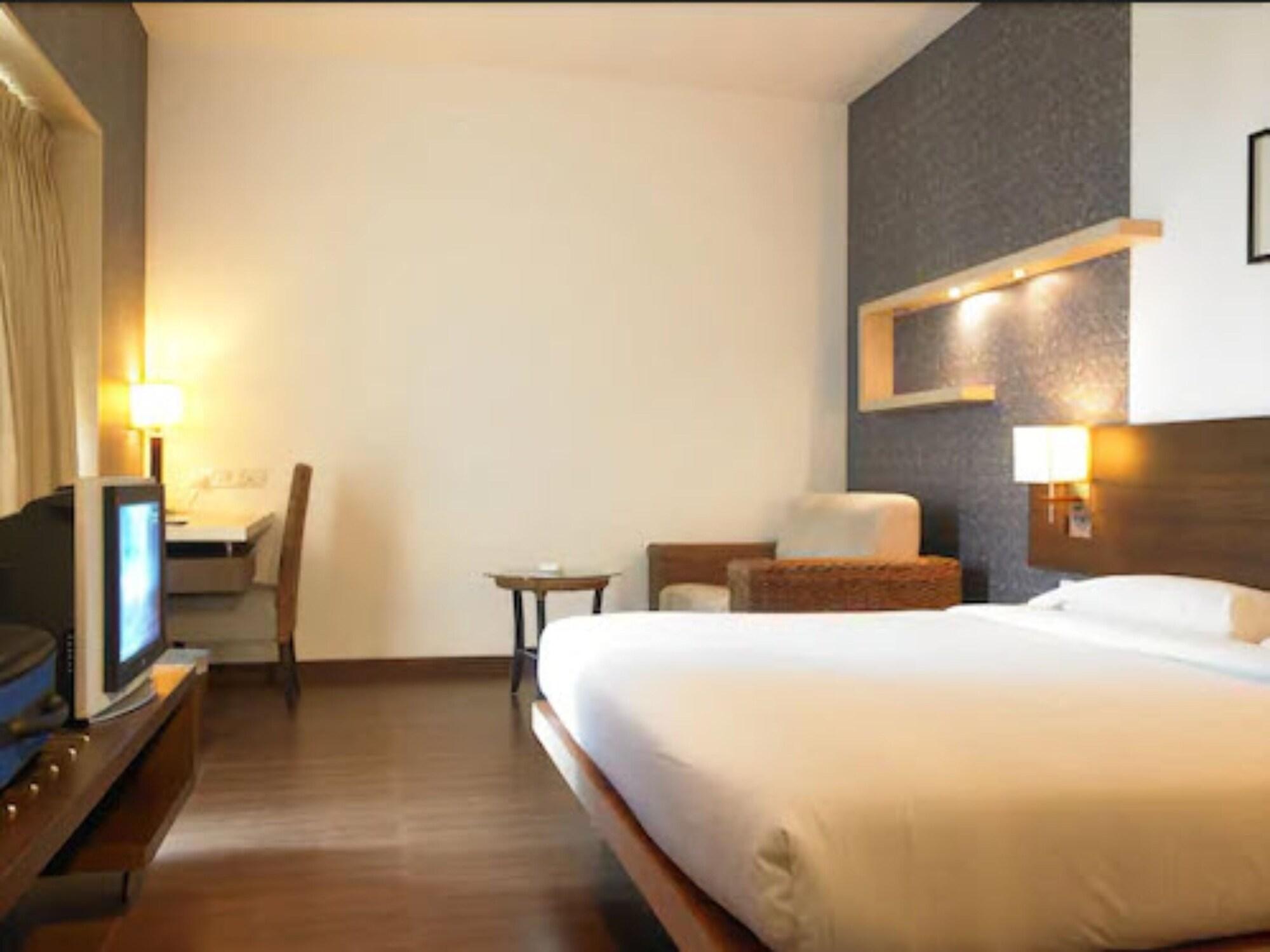 Hotel Satkar Residency Thane Exteriör bild