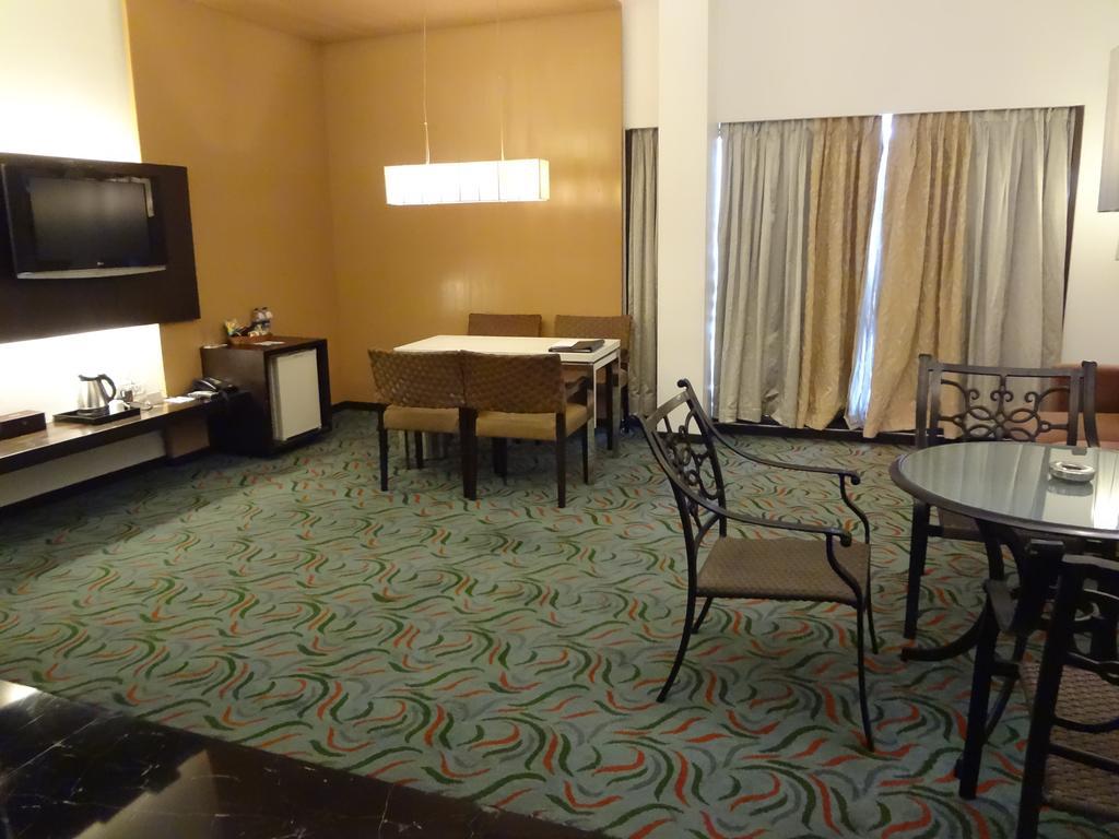 Hotel Satkar Residency Thane Exteriör bild