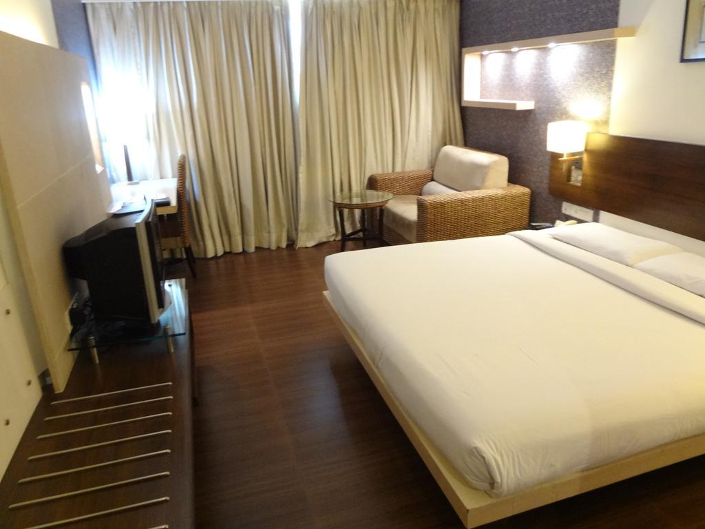 Hotel Satkar Residency Thane Exteriör bild