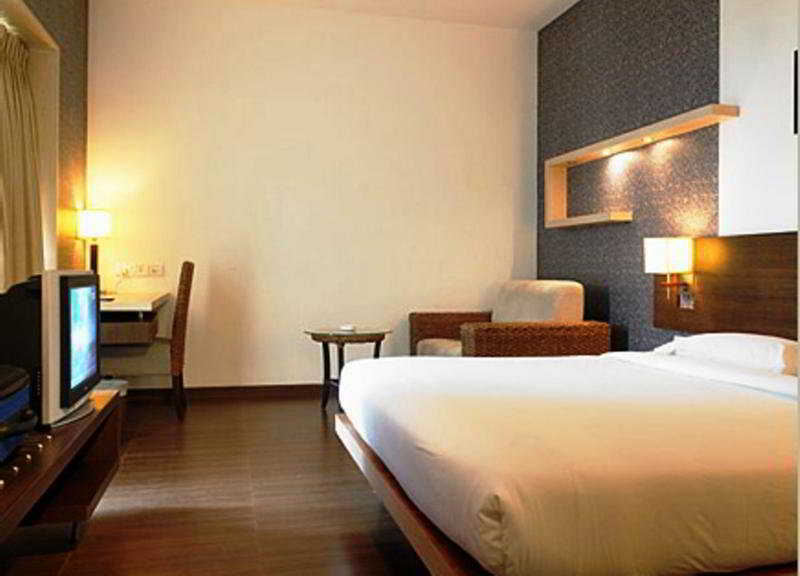 Hotel Satkar Residency Thane Exteriör bild